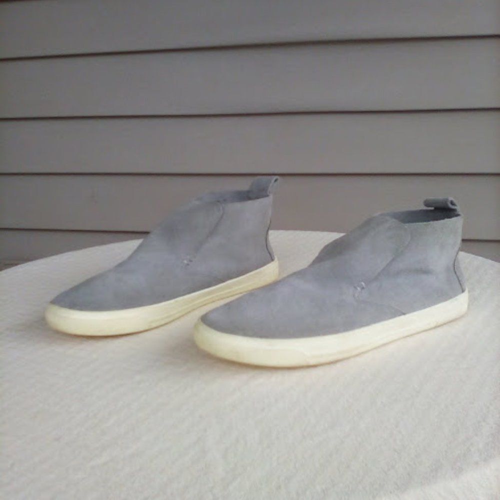 Dolce Vita Women's size 8.5 Light Gray Suede Booties Ankle Boots Sneakers